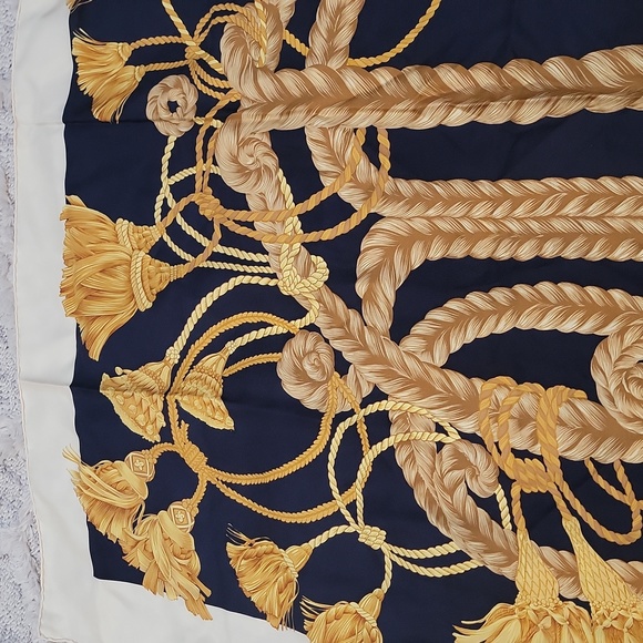 Authentic Dior oversized silk scarf - Picture 6 of 9